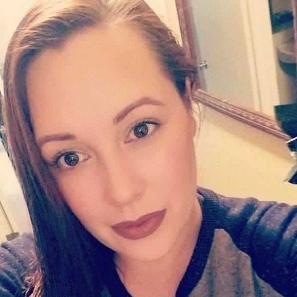 Meet your Posher, Stephanie - Picture 1 of 1